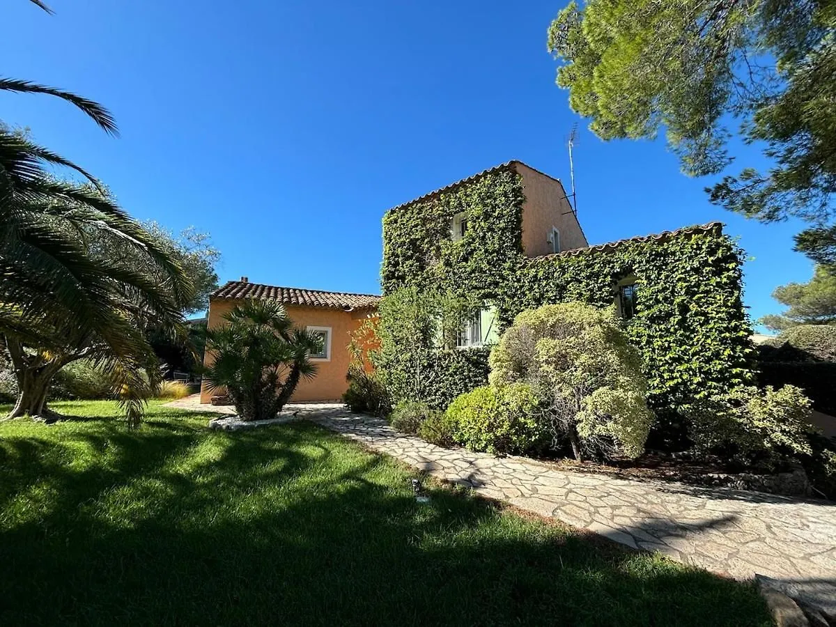 Villa Chez-Nous C'Est Chez Vous, Piscine, Plages Et Golfs Saint-Raphaël 0*,  Francia